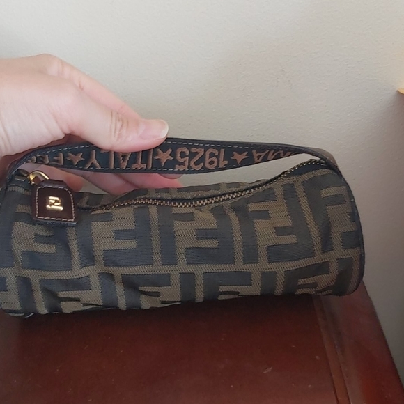 SALE Authentic vintage Fendi Zucca pochette - Picture 4 of 6